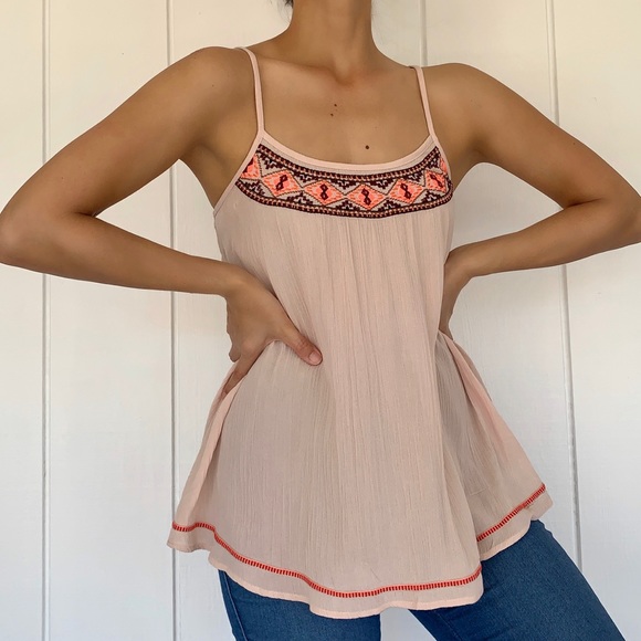 🌸 Blush Pink Embroidered Tank Top 🌸 - Picture 2 of 4